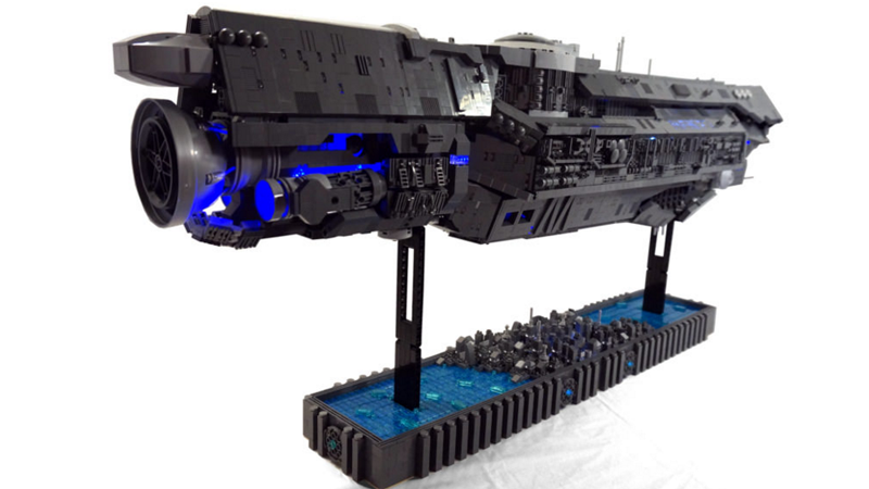 Illustration for article titled A LEGO Halo Ship That Took Three Years To Build